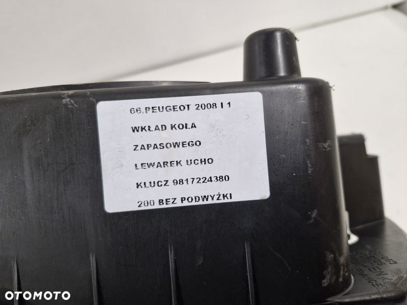PEUGEOT 2008 I 1 WKŁAD KOŁA ZAPASOWEGO LEWAREK UCHO KLUCZ 9817224380 - 6