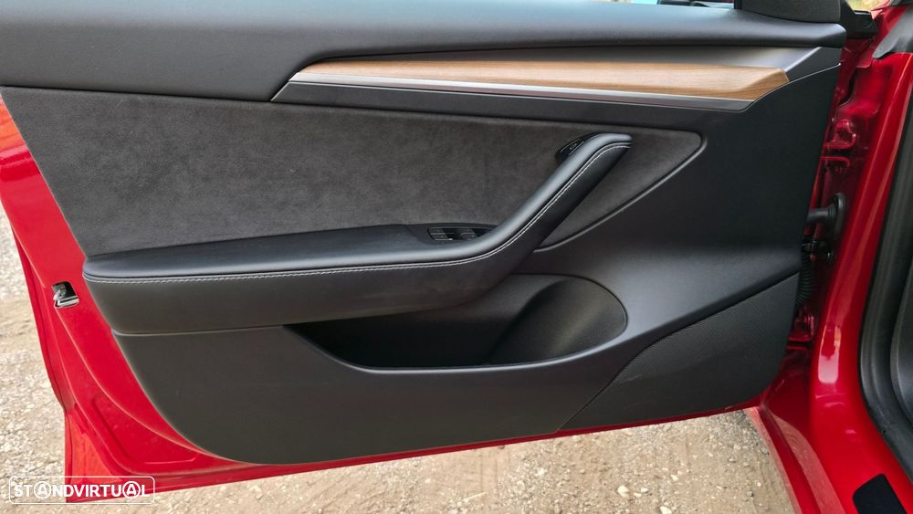 Tesla Model 3 - 8