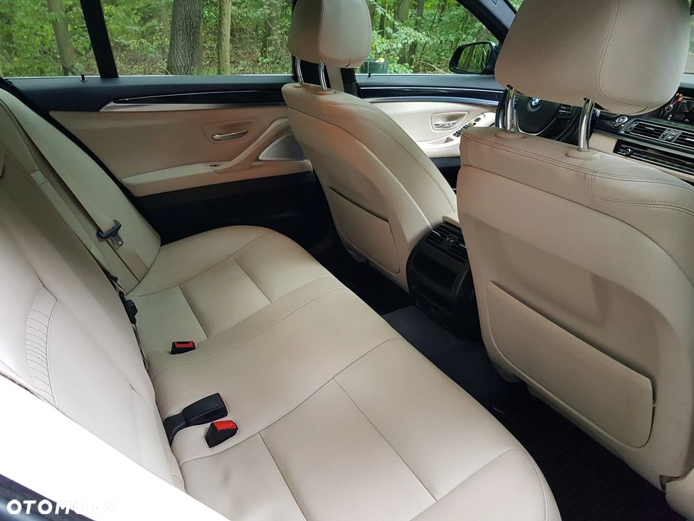 BMW Seria 5 528i xDrive - 16