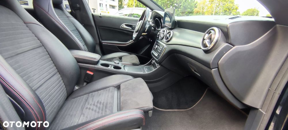 Mercedes-Benz CLA 220 4-Matic AMG Line - 25