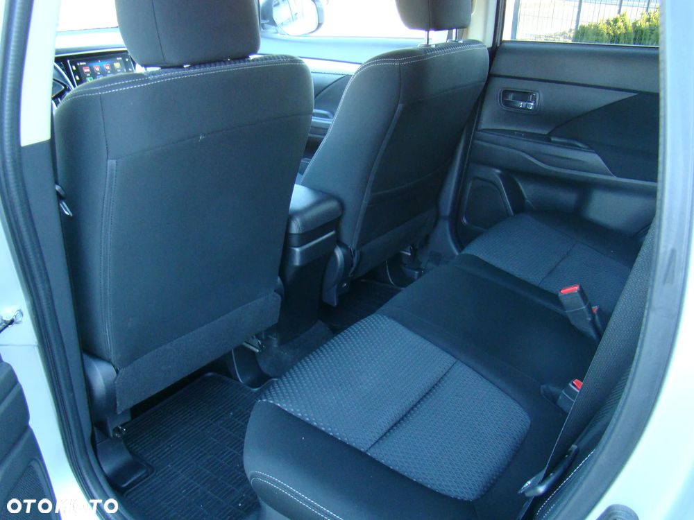 Mitsubishi Outlander 2.0 2WD CVT Diamant - 28