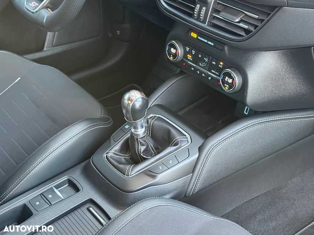 Ford Focus 2.0 EcoBlue S&S ST - 17