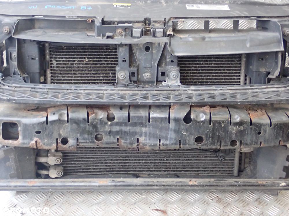 PAS PRZEDNI CHŁODNICE WENTYLATOR VW PASSAT B7  2.0 TDI - 2