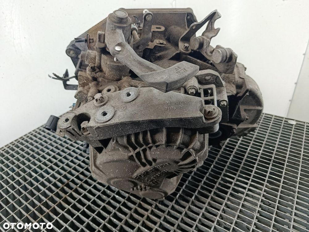 SKRZYNIA BIEGÓW MANUALNA 6 OPEL ZAFIRA B M32 1.9 CDTI - 3