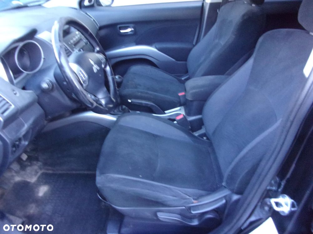 Mitsubishi Outlander - 31