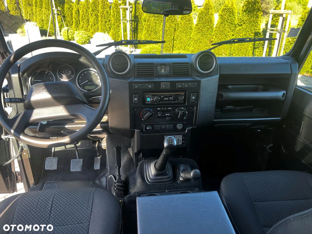 Land Rover Defender - 7