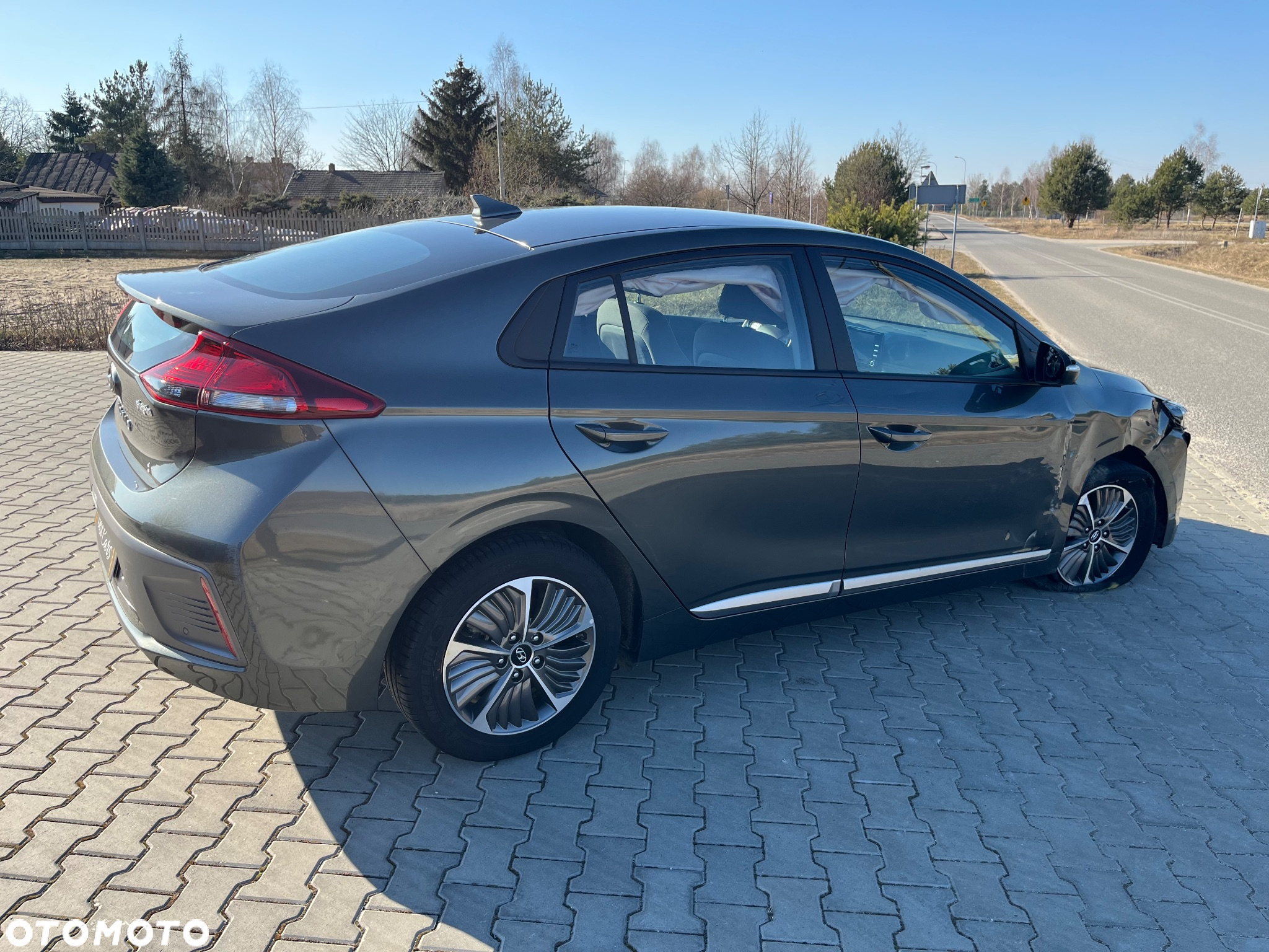 Hyundai IONIQ - 8