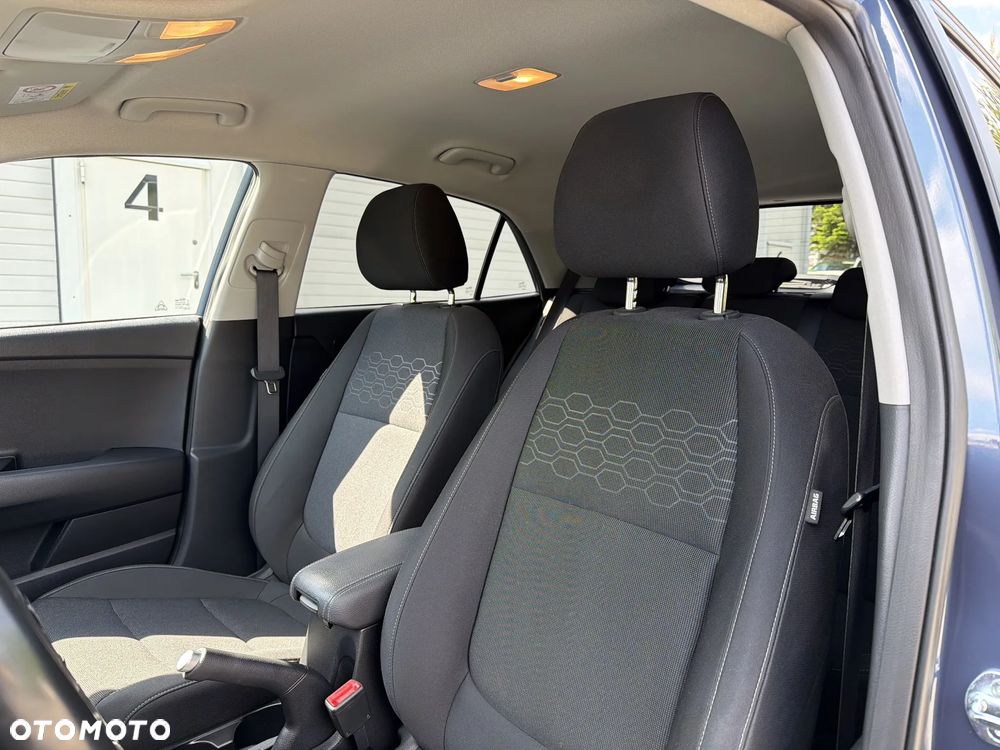 Kia Rio 1.4 L - 12