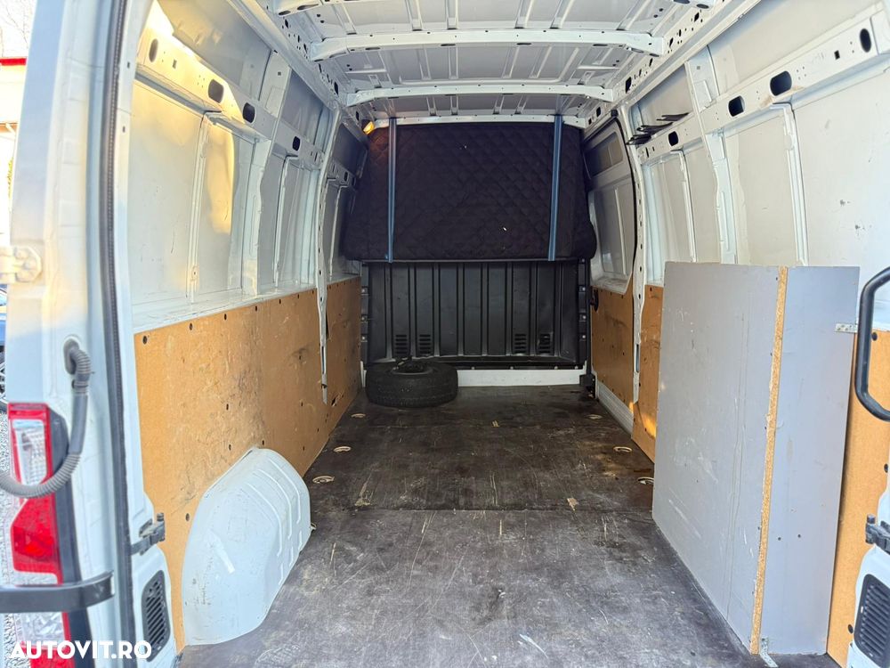 Renault Master 2.3 Blue 135 TT Furgon CD 3,5t L3H2 9 m3 - 12