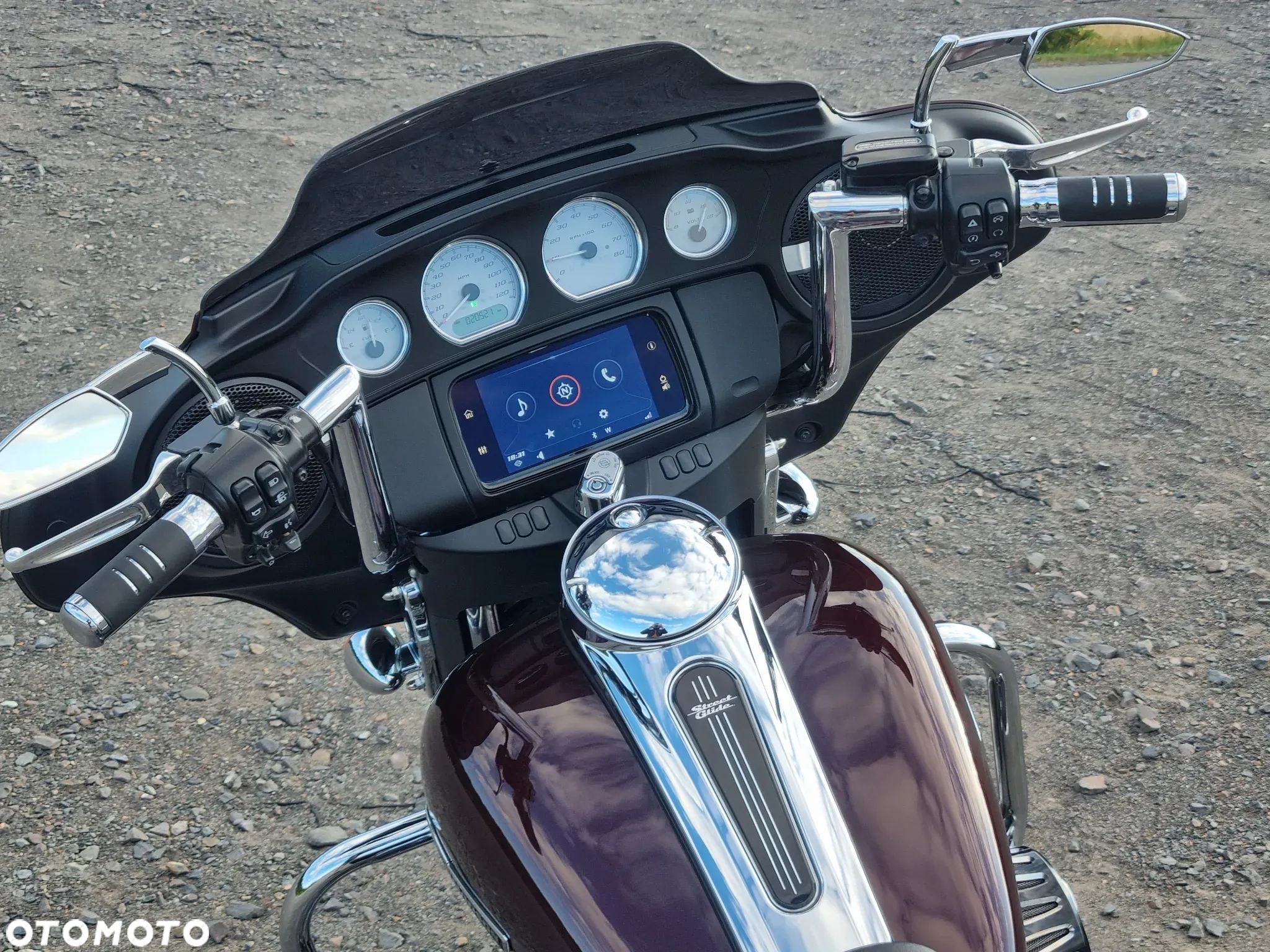 Harley-Davidson Touring Street Glide - 11