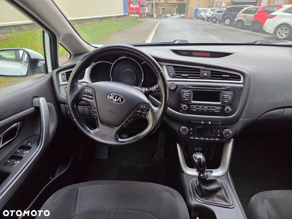 Kia Ceed 1.6 GDI Dream Team Edition - 14