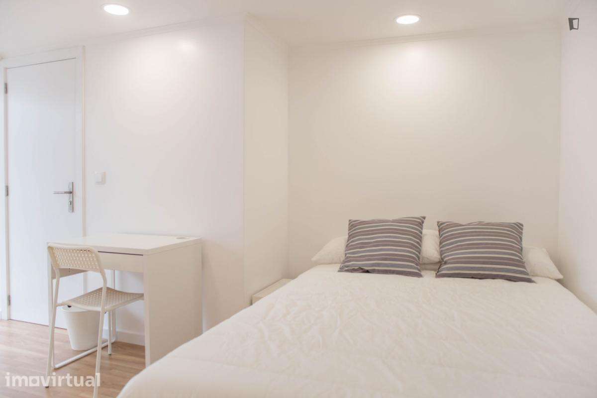 Quarto - localizado em Rio Tinto Porto - Grande imagem: 2/19