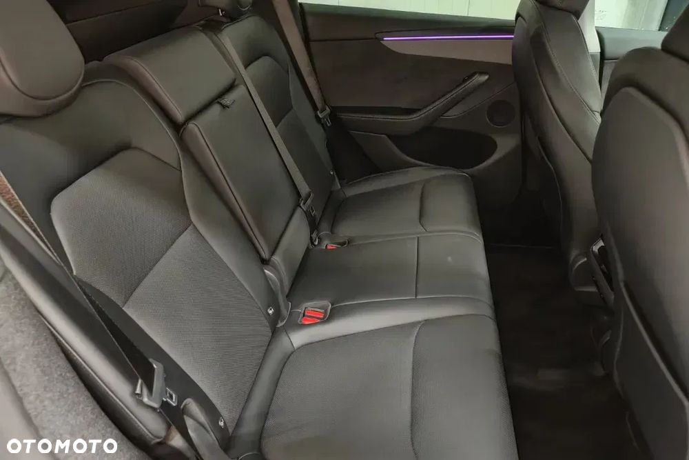 Tesla Y 79kWh Long Range AWD - 15