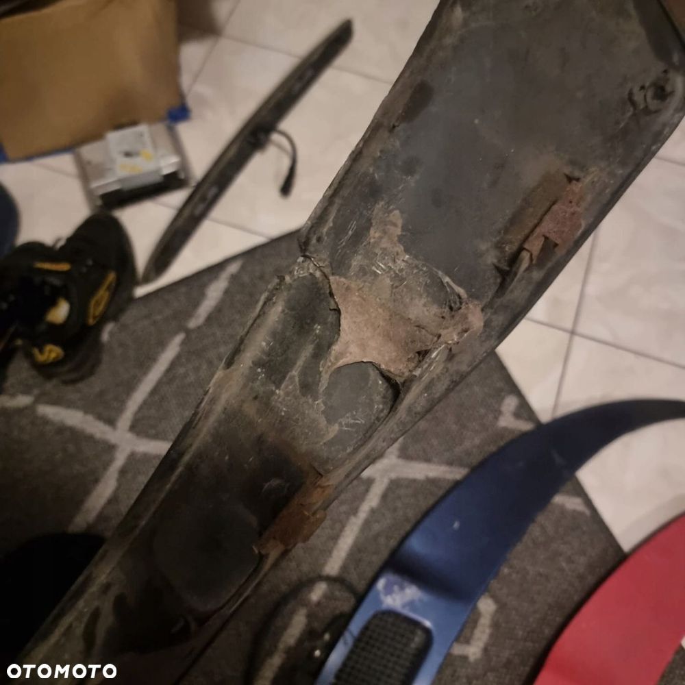 LISTWA MASKI SPRYSKIWACZY BMW 8 E31 850 840 - 16