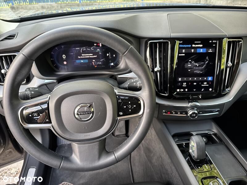 Volvo XC 60 B4 B Plus Dark - 11