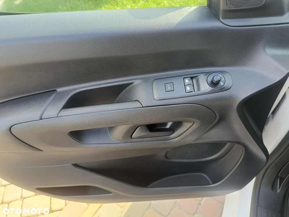 Opel COMBO - 19