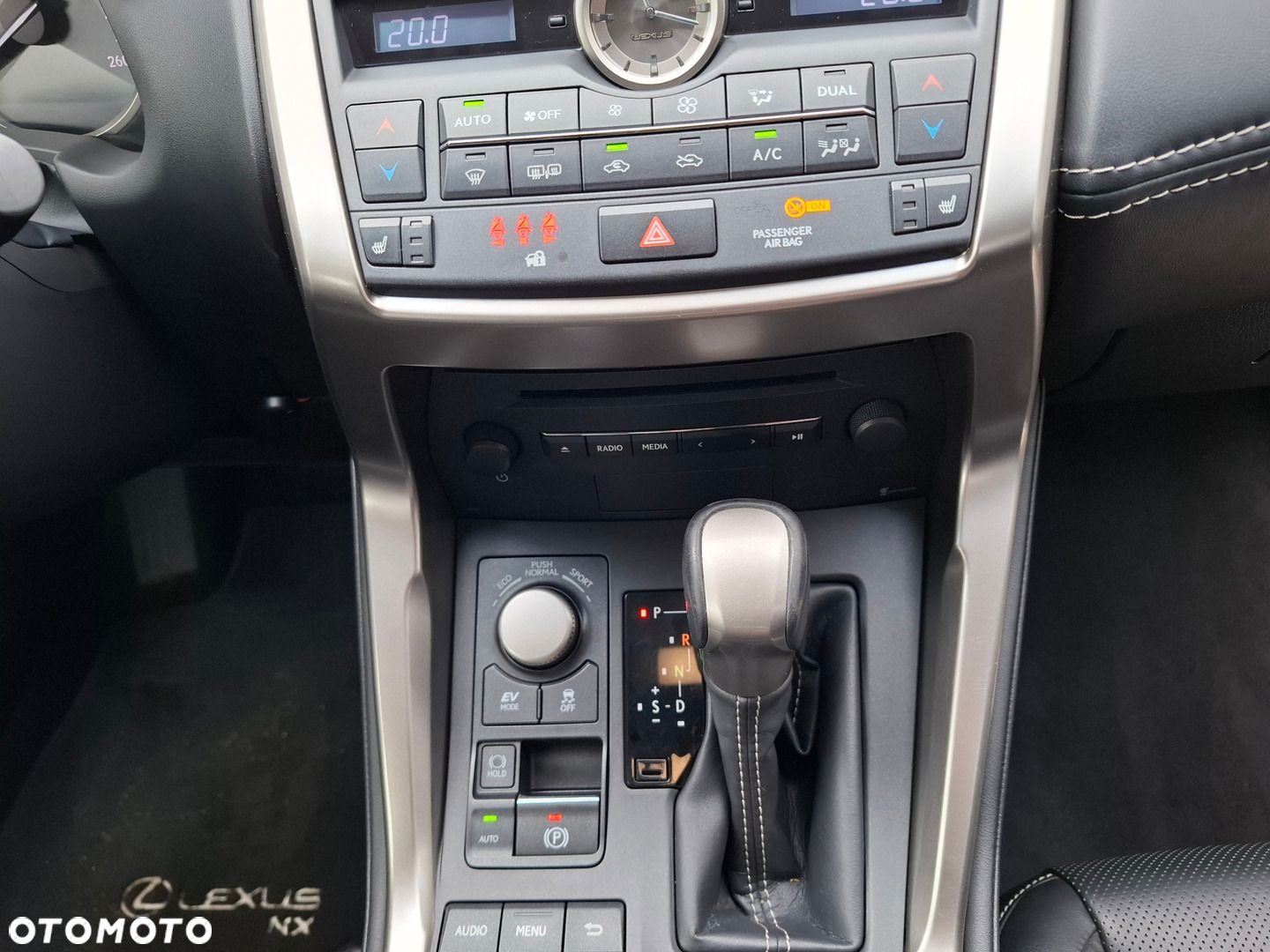 Lexus NX 300h Comfort AWD - 32