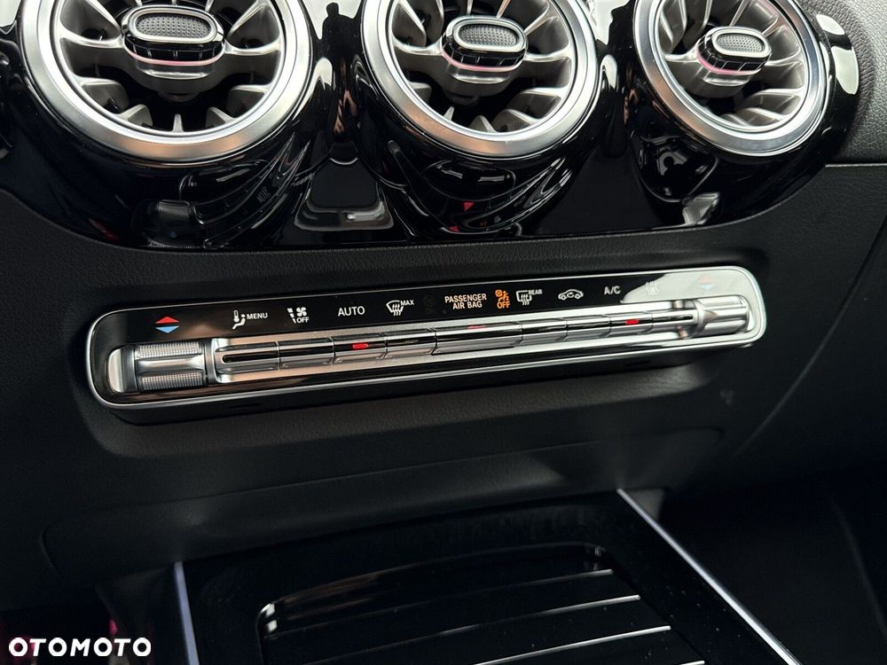 Mercedes-Benz EQA 300 66.5kWh 4-Matic AMG Line - 23