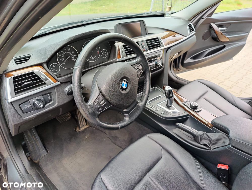 BMW Seria 3 320i xDrive - 19