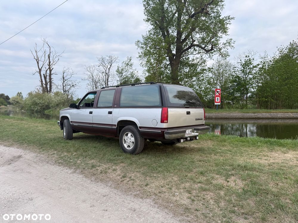 Chevrolet Suburban - 3