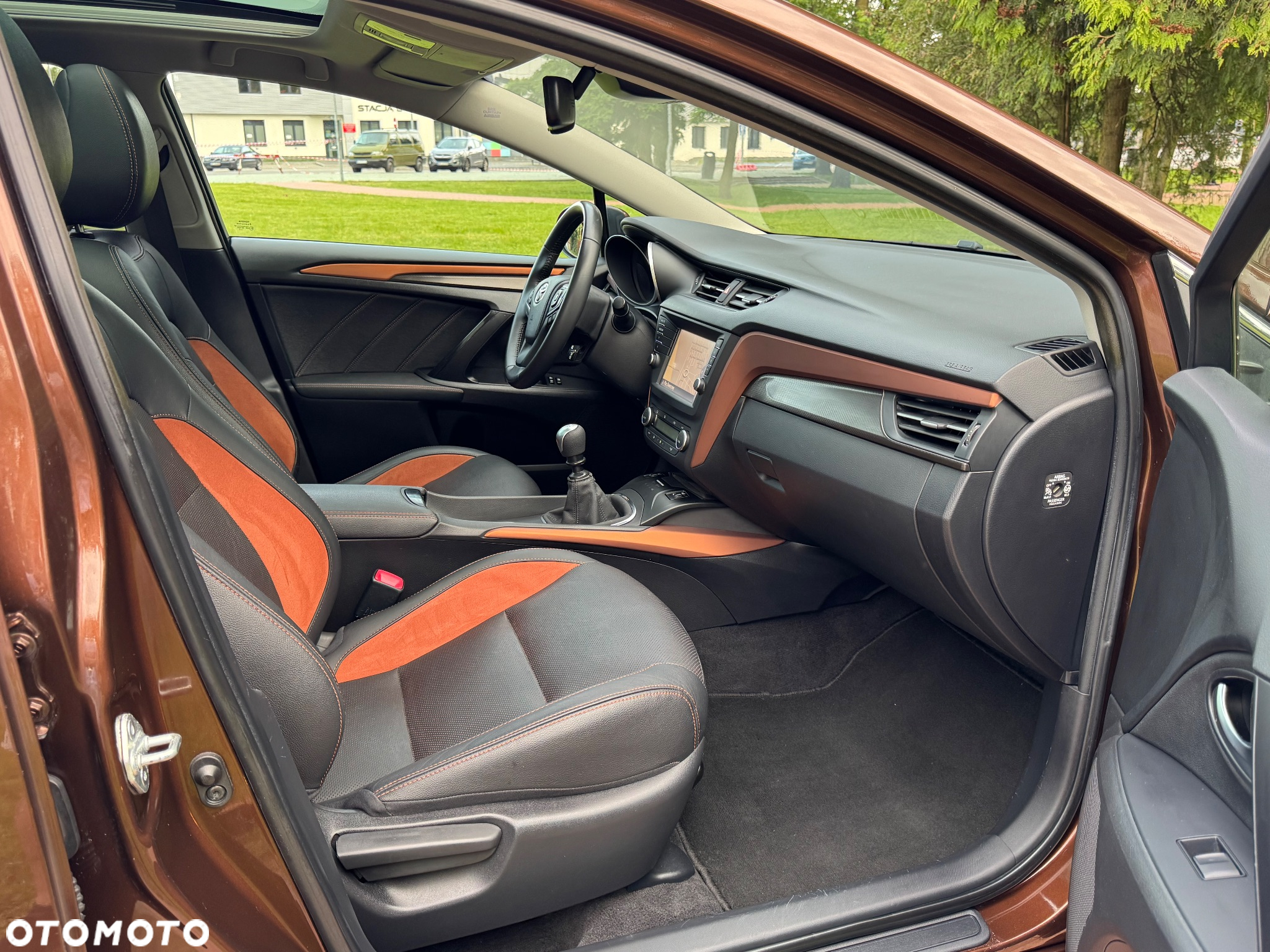 Toyota Avensis 2.0 D-4D Prestige - 26
