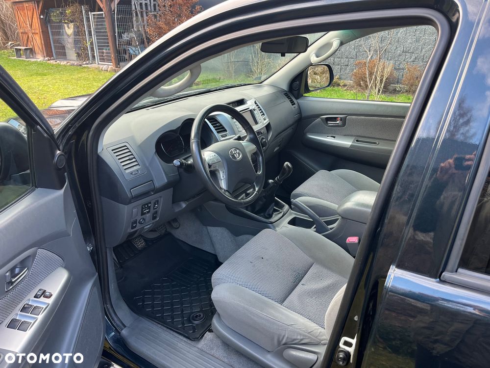 Toyota Hilux 4x4 Double Cab - 5