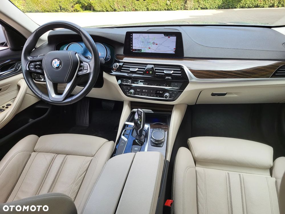 BMW Seria 5 540i xDrive Luxury Line - 7