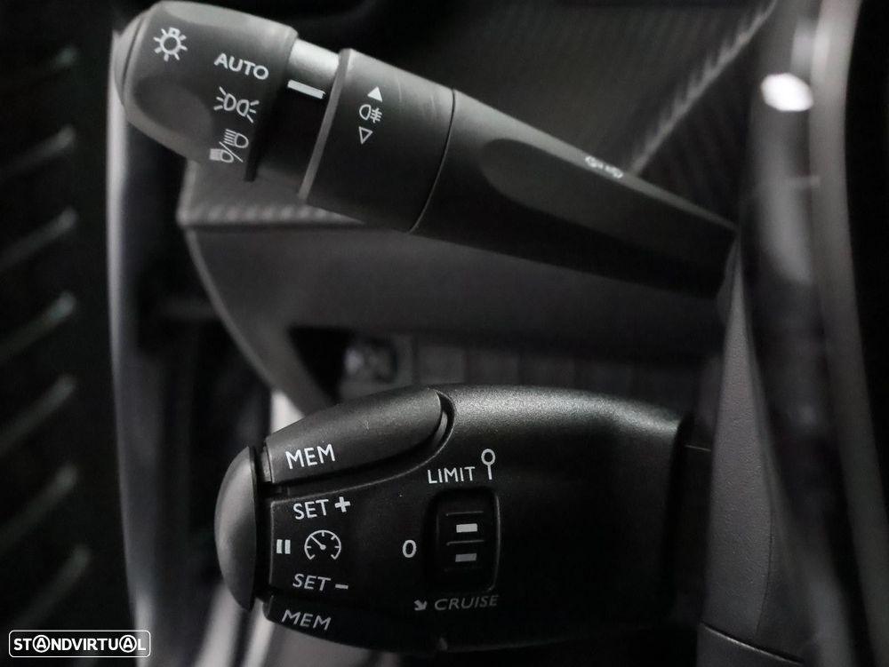 Peugeot 2008 1.2 PureTech Style - 15