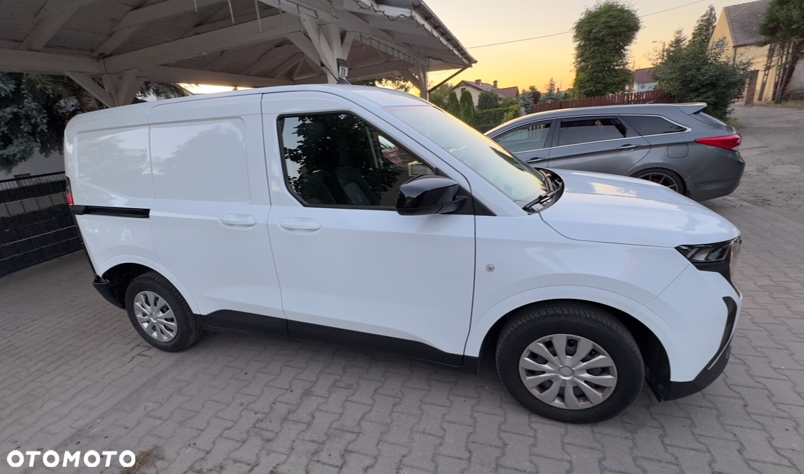Ford Transit Courier - 4