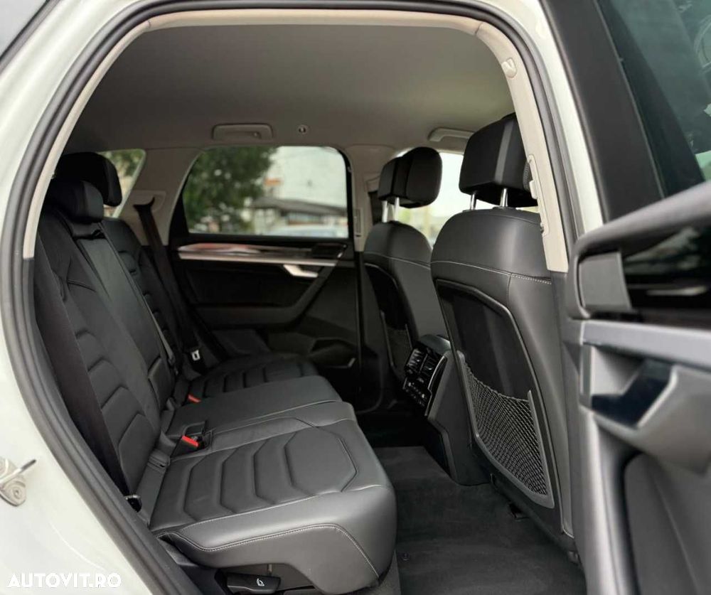 Volkswagen Touareg - 21