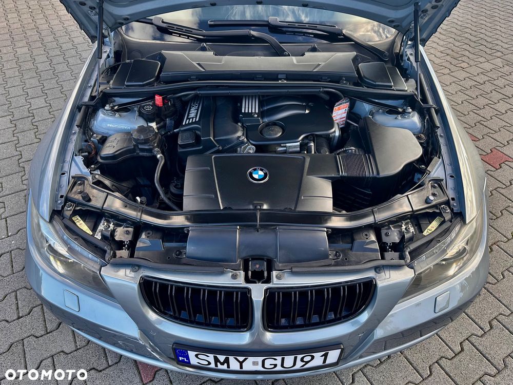 BMW Seria 3 320i Touring - 18