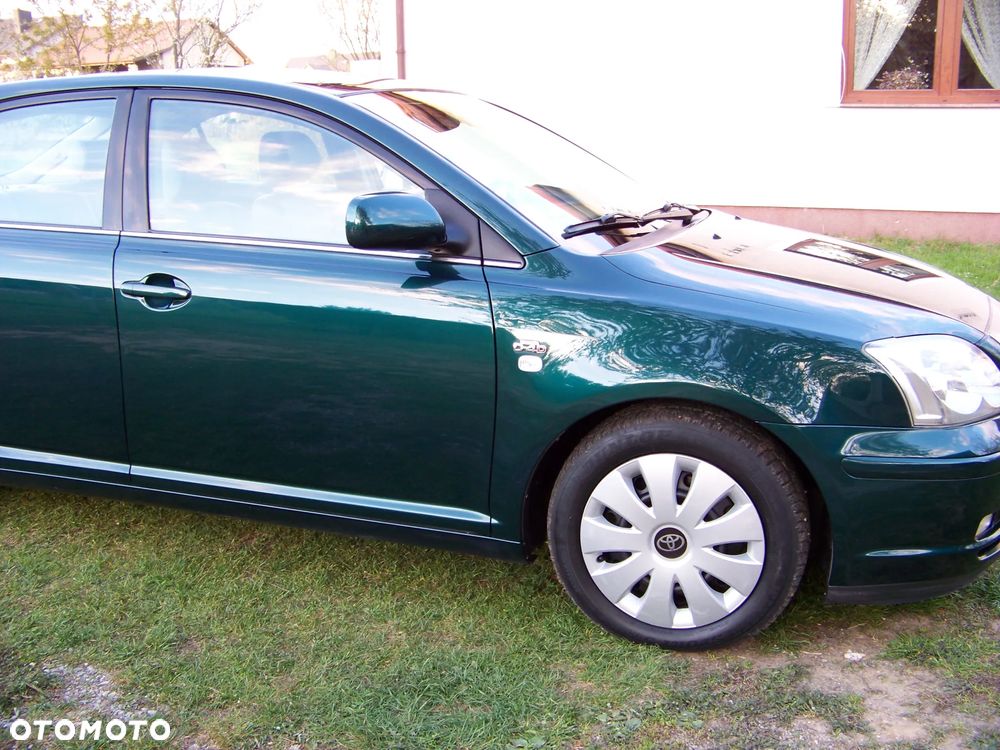 Toyota Avensis 2.0 D-4D - 12