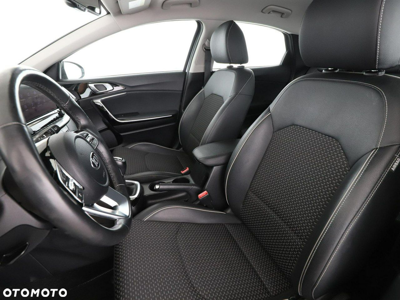 Kia XCeed 1.4 T-GDI OPF JBL SOUND EDITION - 13