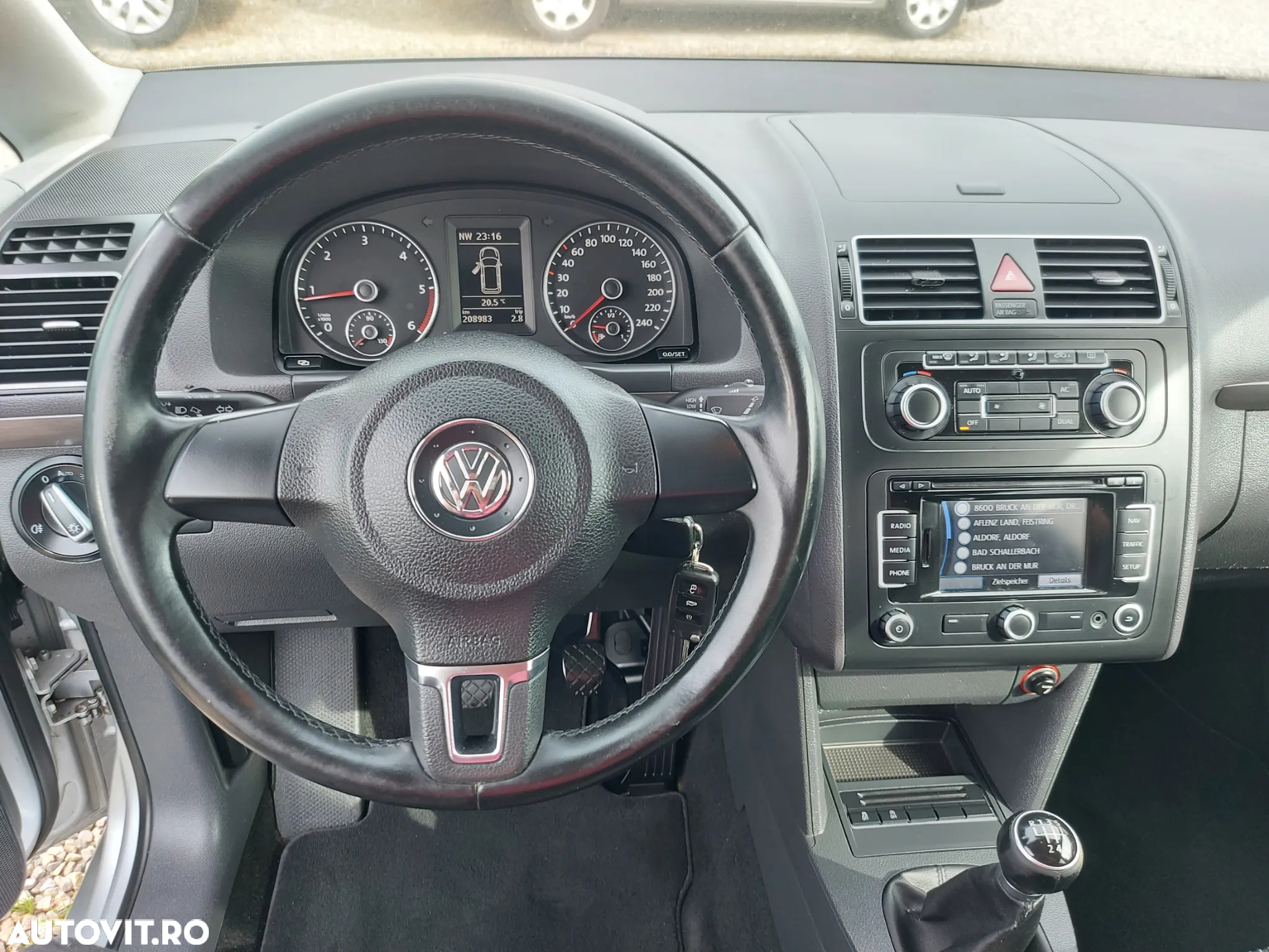 Volkswagen Touran - 6