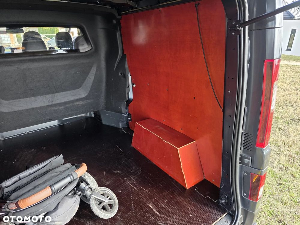 Renault Trafic Grand 2.0 dCi EDC - 11