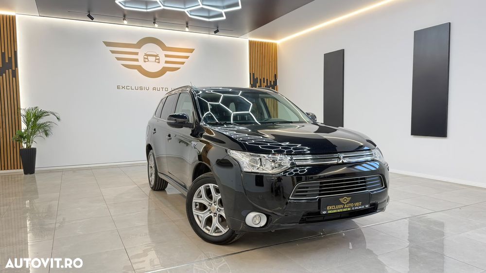 Mitsubishi Outlander - 2
