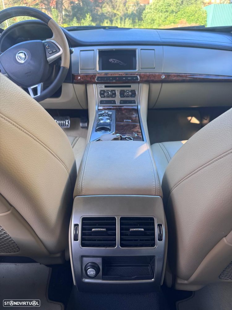 Jaguar XF Sportbrake 2.2 - 4