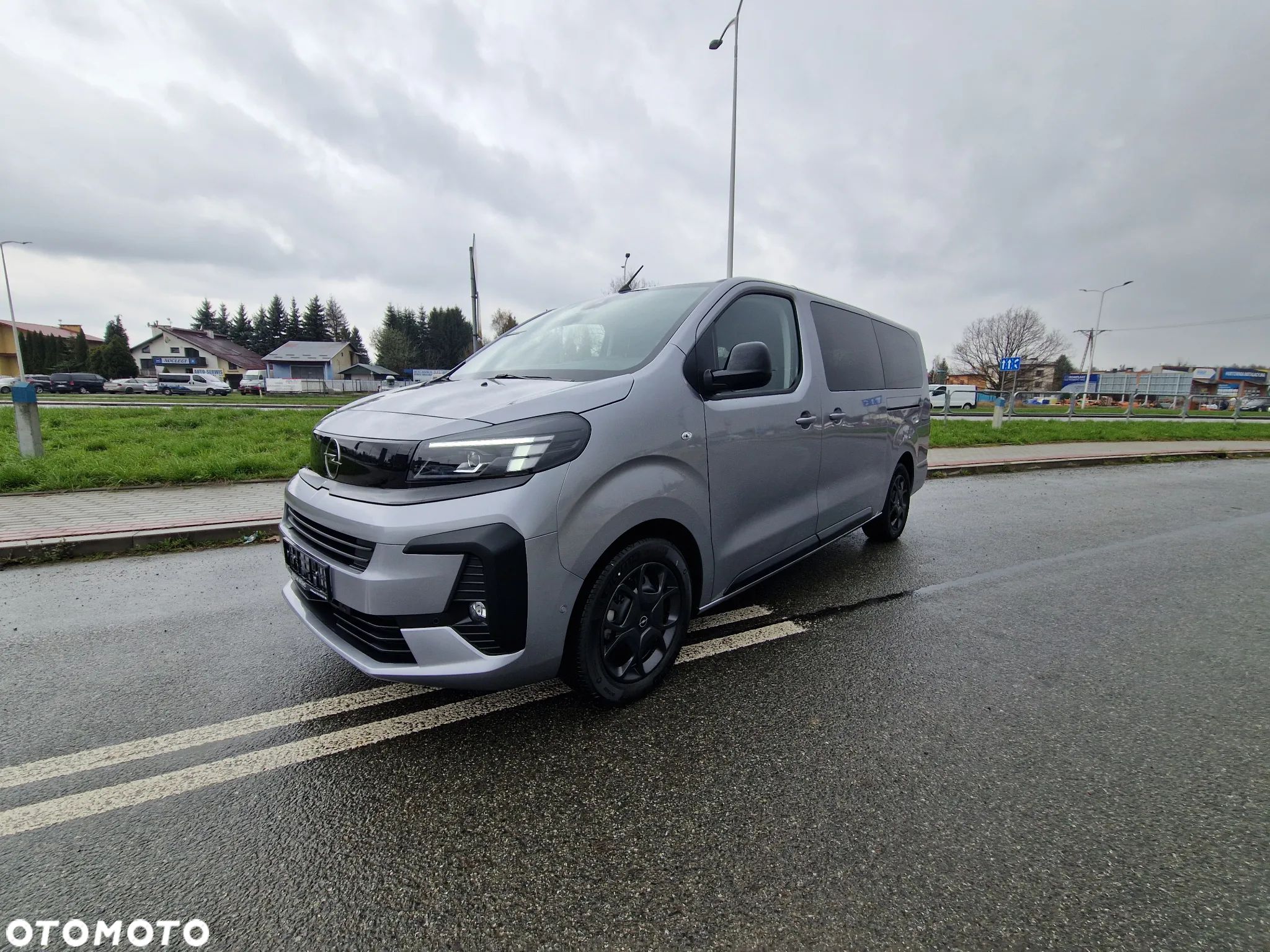 Opel Vivaro - 1