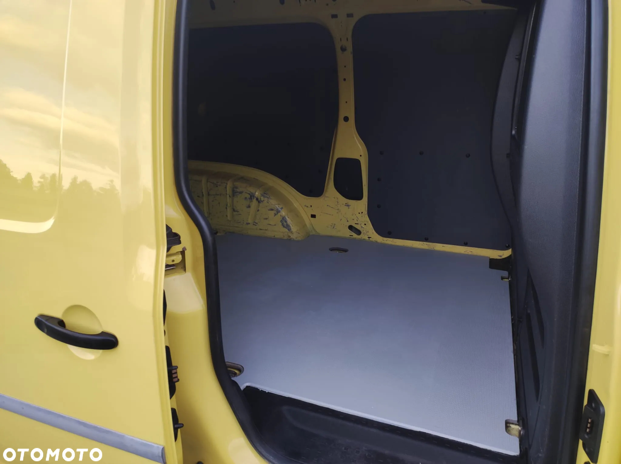 Volkswagen Caddy Maxi - 22