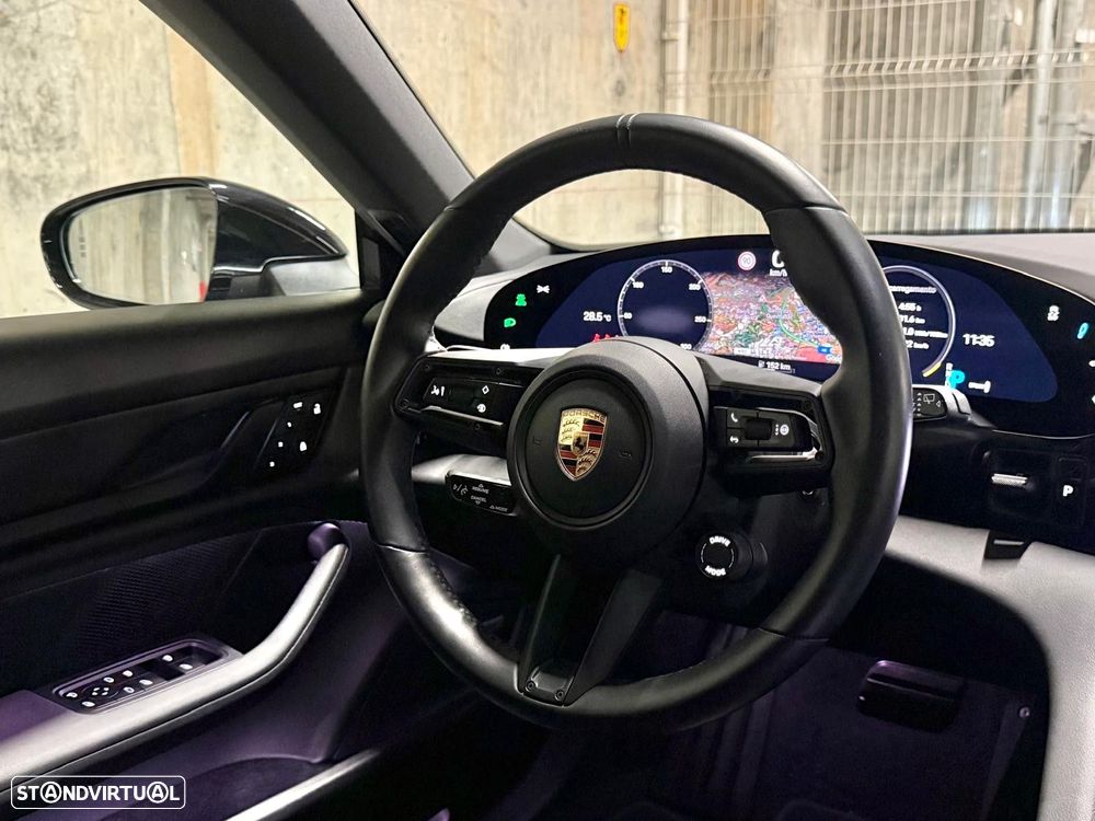 Porsche Taycan Cross Turismo - 12