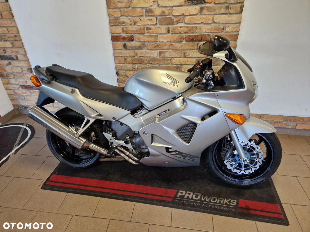 Honda VFR - 4