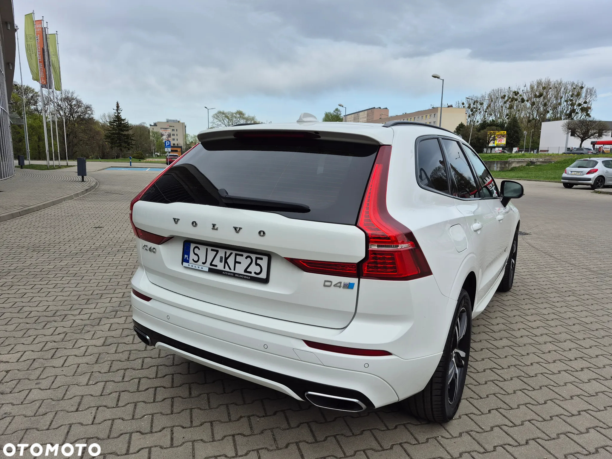 Volvo XC 60 D4 R-Design - 8