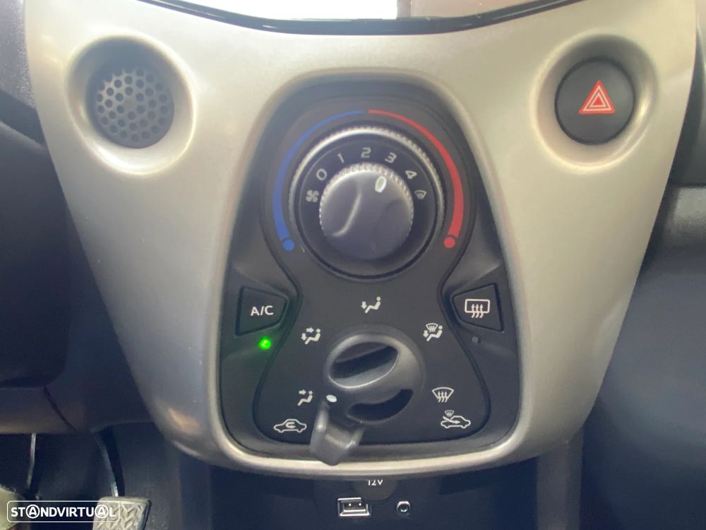 Toyota Aygo x-play touch - 32