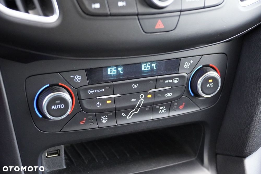 Ford Focus 1.5 EcoBlue Start-Stopp-System TITANIUM - 15