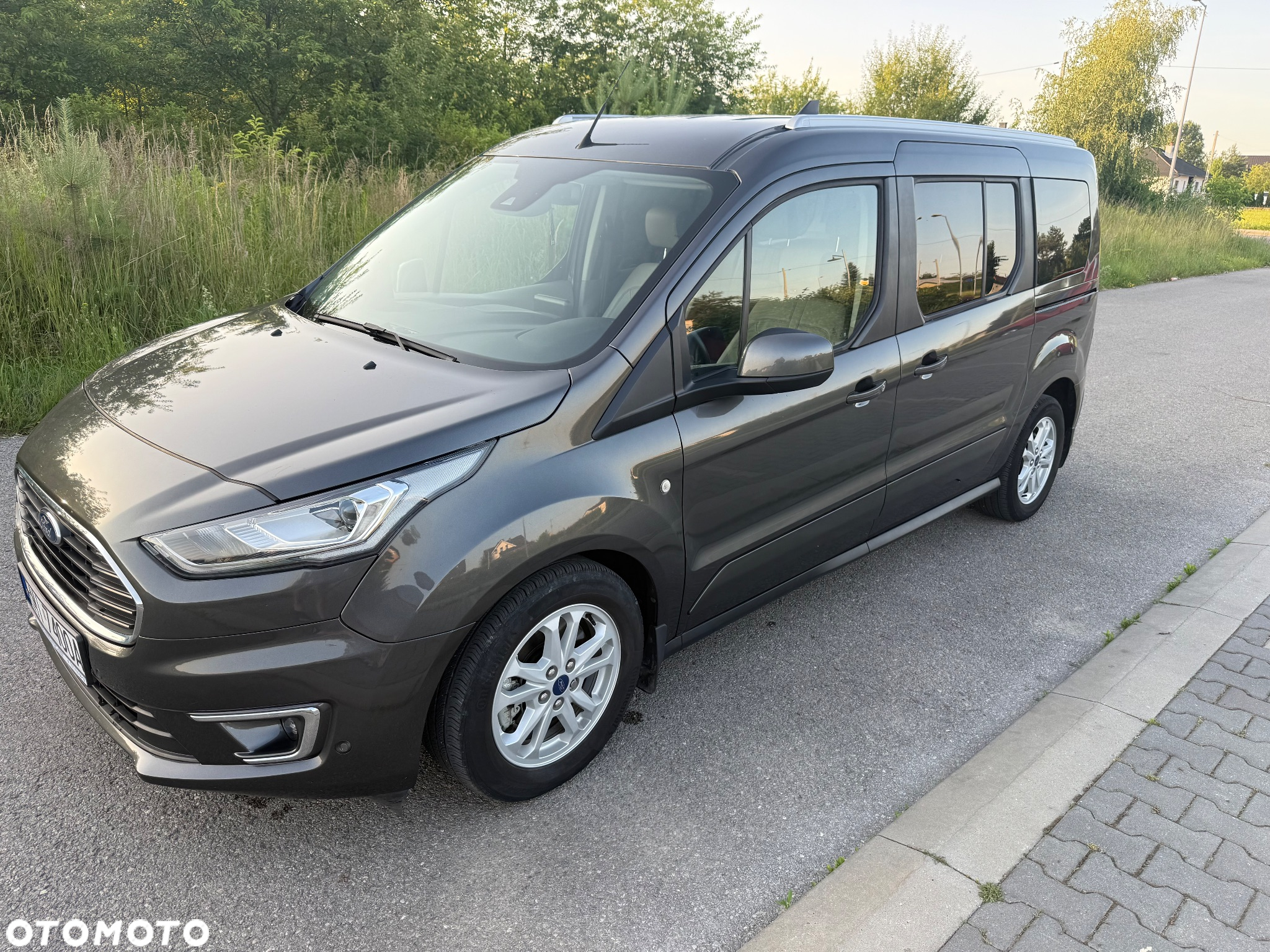 Ford Tourneo Connect Grand - 2