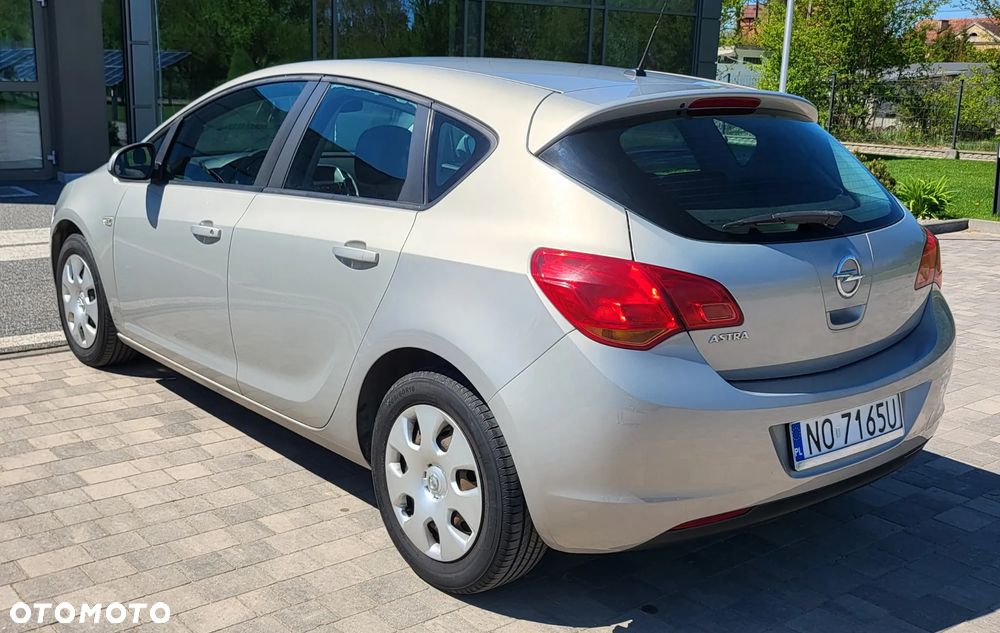 Opel Astra 1.6 Style - 10