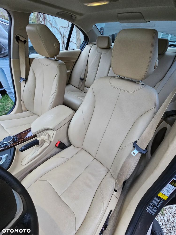 BMW Seria 3 328i xDrive - 11