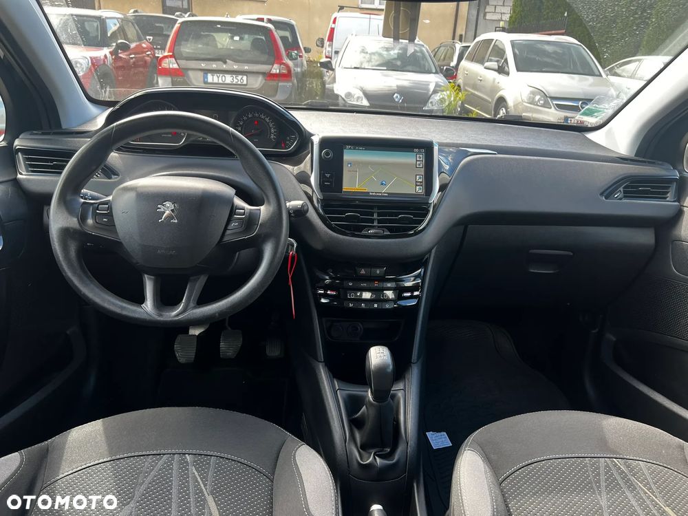 Peugeot 208 - 6