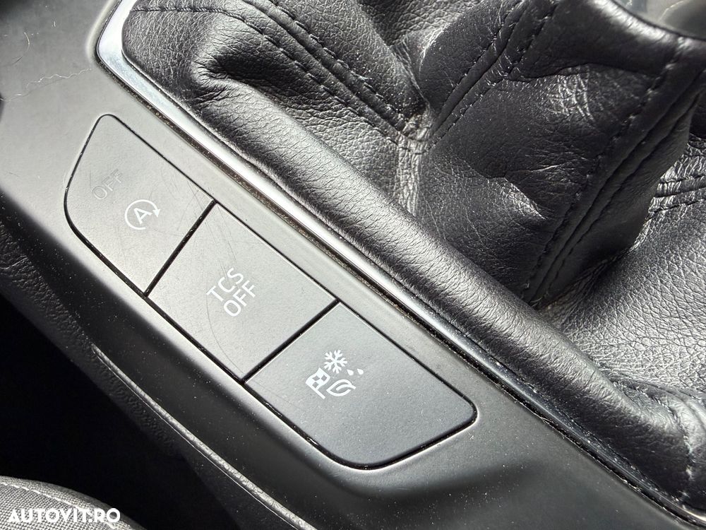 Ford Focus 1.0 EcoBoost Connected - 24