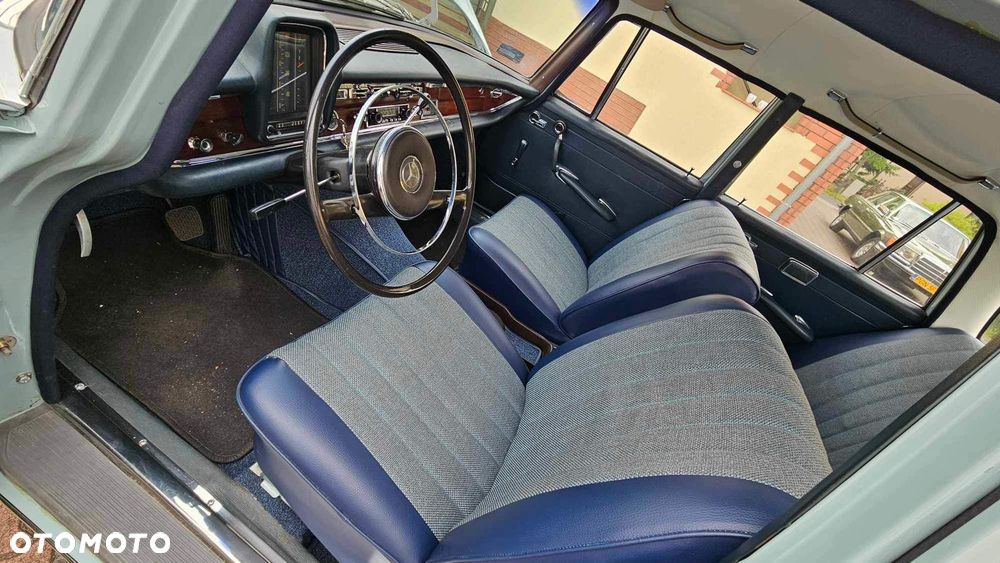 Mercedes-Benz W111 - 10